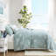 Courtepointe très grand / très grand lit. 4 pièces en coton réversible avec broderie. Remplir. Prélavé. Lavable à la machine. Détente en bord de mer. Étoile de mer et motifs brodés. Rembourrage. Style de plage relaxant.