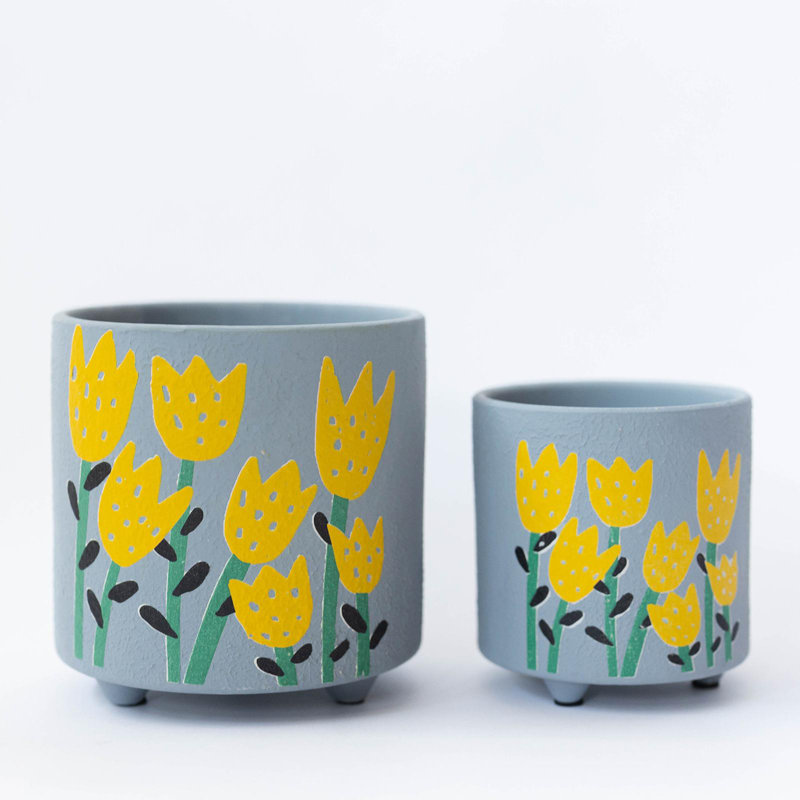 Ensemble de 2 pots à fleurs en terre cuite grise avec tulipes jaunes