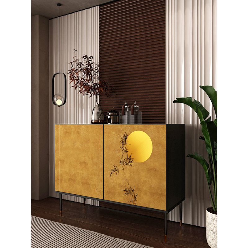 Armoire décorative peinte à la maison