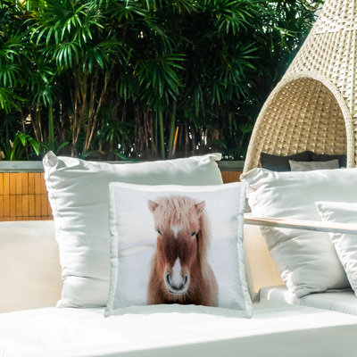 Coussin d'extérieur majestueux «Niveous Winter Landscape» par Amy Brinkman