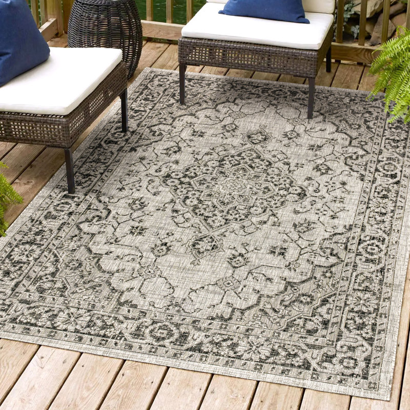 Tapis intérieur / extérieur gris / noir Nate Boho Medallion, Rectangle 3 pi 11 po x 6 pi