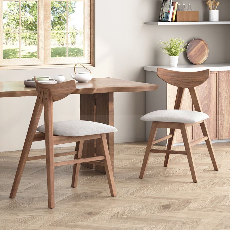 Élégante chaise de salle à manger Vida avec un revêtement confortable et une fabrication robuste, parfaite pour les intérieurs modernes et traditionnels.