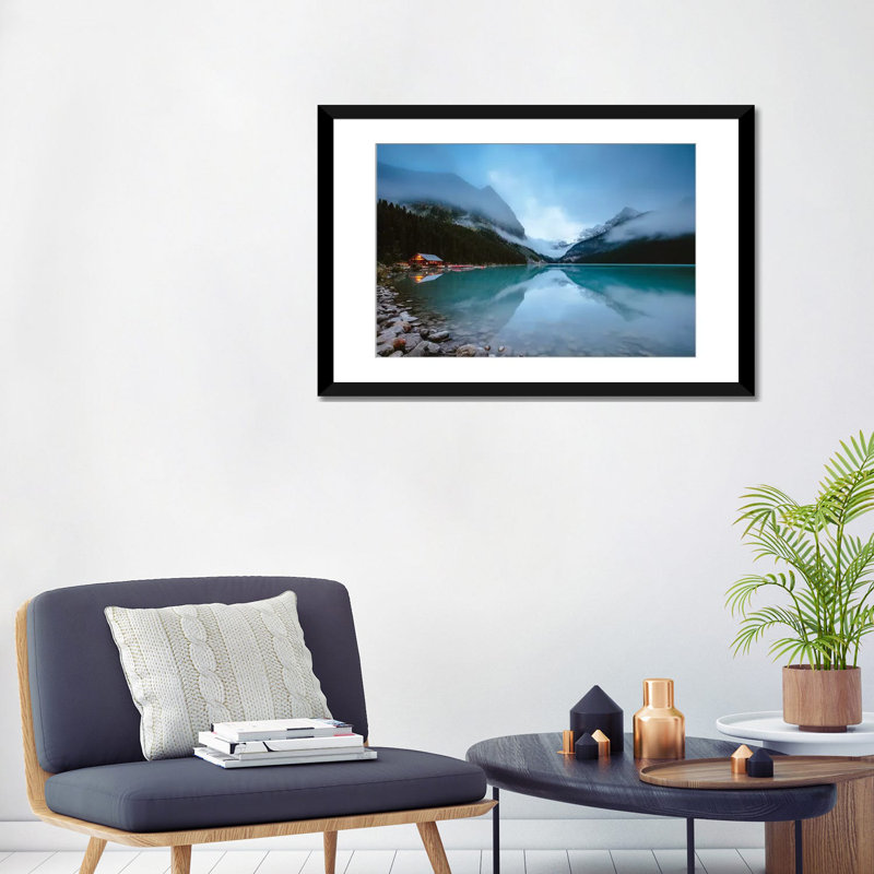 «Dawn at Lake Louise», impression sur toile, H 24 po x l 32 po x P 1 po, Papier d'art encadré noir, Blanc