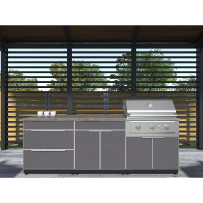 Ensemble de cuisine extérieure en aluminium gris ardoise, composé de 4 éléments : armoire à 3 tiroirs, armoire pour barbecue, barbecue haute performance au propane de 101,6 cm (40 po) et comptoir en pierre reconstituée grise de 81,3 cm (32 po).