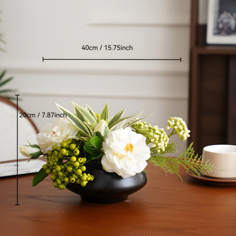 Ornements de fleurs simulées