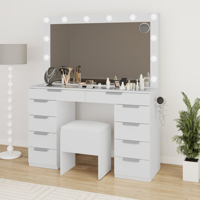 Vanity With Built-In Socket by Ivy Bronx