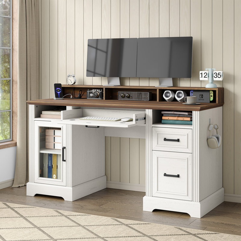 Bureau d'ordinateur de direction Buckhorn 58 po avec prise électrique, plateau pour clavier et tiroir à dossiers pour bureau à domicile