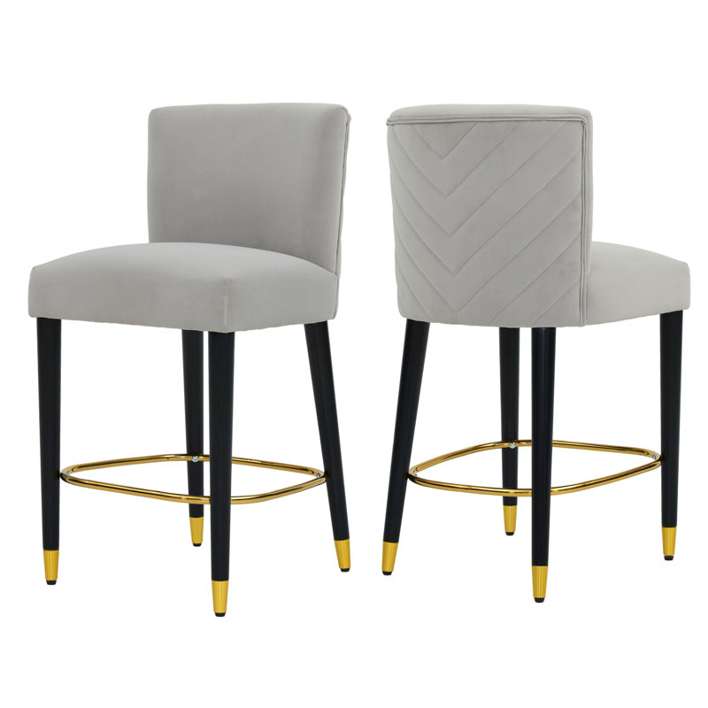 Le tabouret de 27 pouces au design moderne avec un tissu lisse et léger et un repose-pieds circulaire avec une finition dorée, crée un look sophistiqué et luxueux