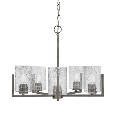 Lustre 5 lumières Dayberry illustré en finition graphite avec verre fumé de 4 po