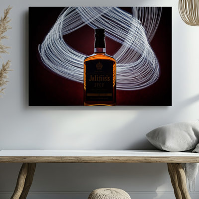 Toile dans une scène noire et blanche hypnotisante une bouteille en verre, art mural de whisky orné de l'étiquette complexe de Jack Daniel S