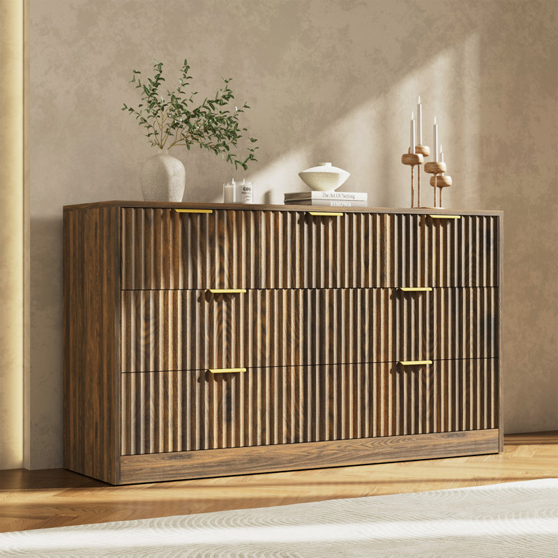 Commode cannelée pour chambre à coucher avec 7 tiroirs, commode moderne de 55 po de largeur avec poignée en métal