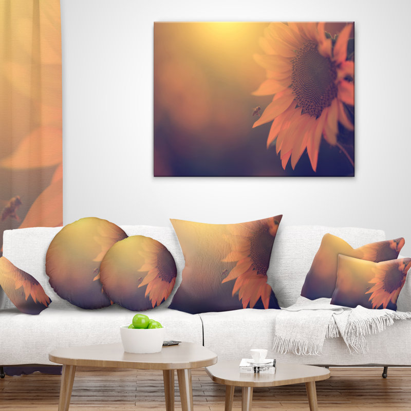Gros plan d'une photo rétro de tournesol - coussin imprimé floral, 16 po x 1 po, Coussin décoratif