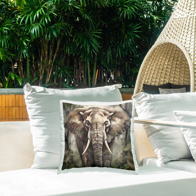 Coussin décoratif gris à motif d'éléphants par Noah Bay