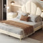 Cadre de lit tapissier grand format au design élégant, lit plateforme en velours moderne avec tête de lit en forme de pétale, cadre de lit