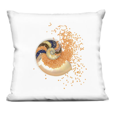 Coussin décoratif imprimé en spirale orange Nautilus, design par Beth Adoette