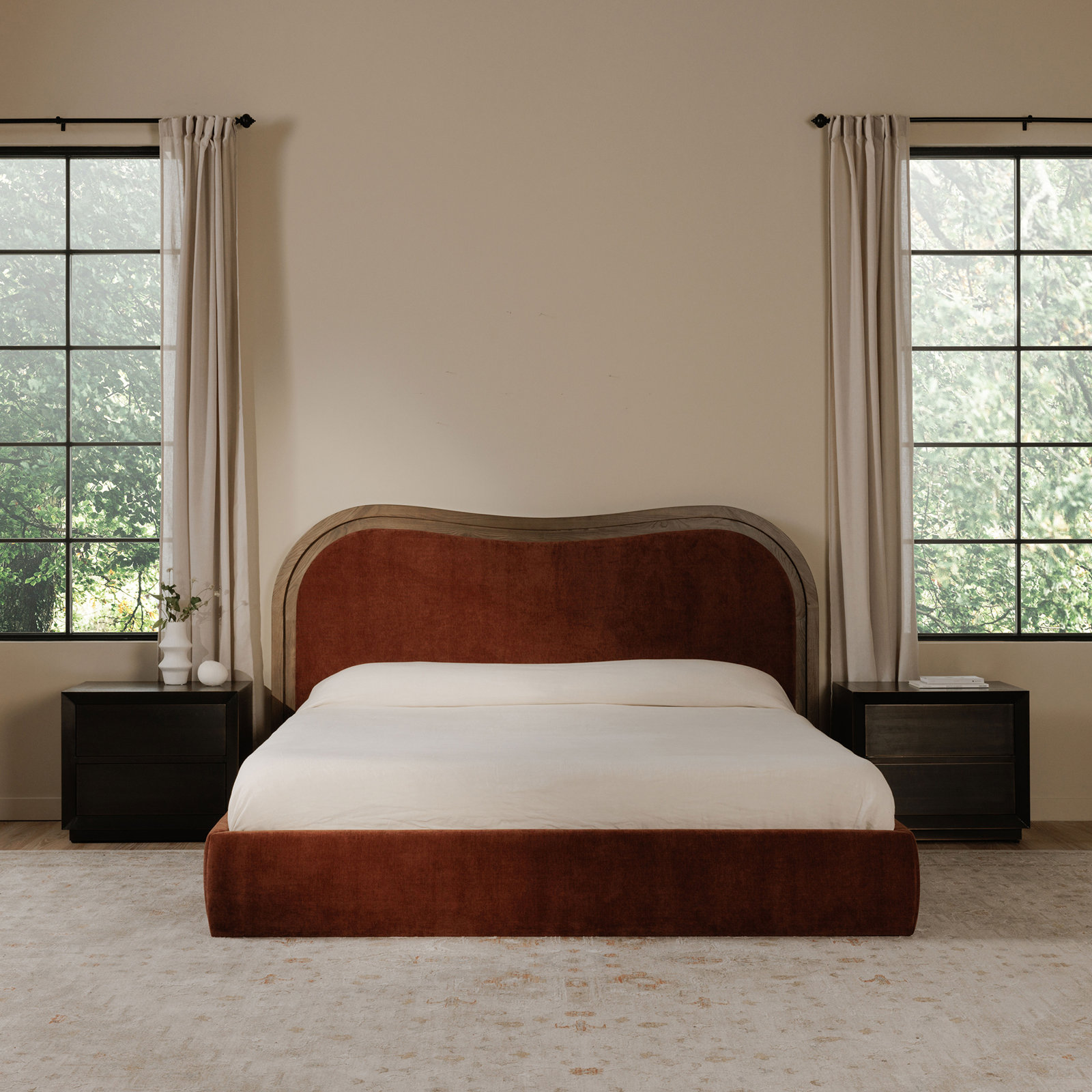 Metaza Upholstered Sleigh Bed, Queen