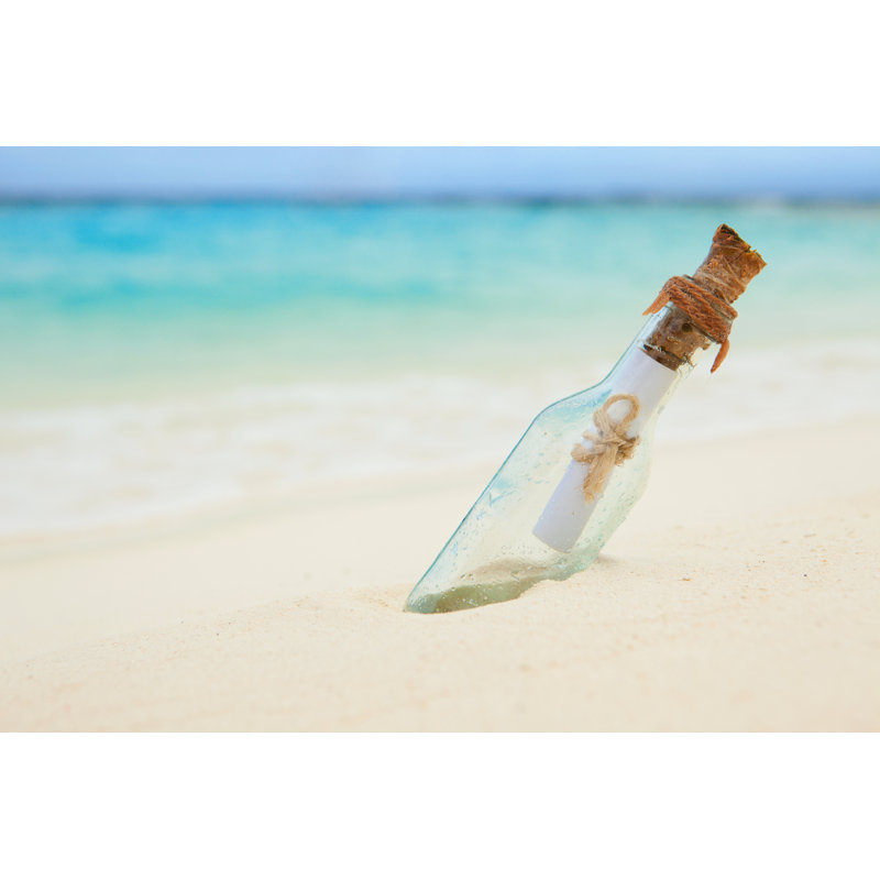 «Bottle on the Beach» par Osuleo - photographie sur toile tendue, L 12 po x H 8 po