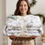 Ensemble de literie réversible Southshore Fine Linens Happy Holidays, en microfibre doublement brossée 100 g/m² avec rembourrage en fibres synthétiques, comprenant une couette et une taie d'oreiller, pour les fêtes. Tailles : 1 place / 1 place XL.-102538398