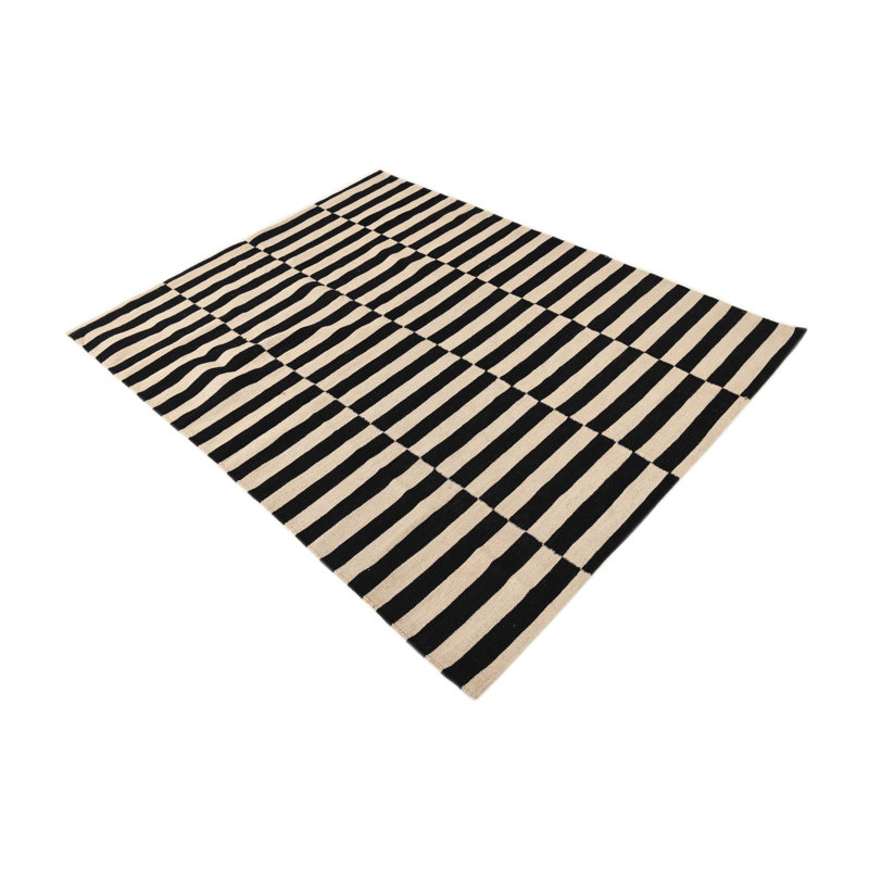 Tapis noir et blanc 4 x 6 Pinkerton