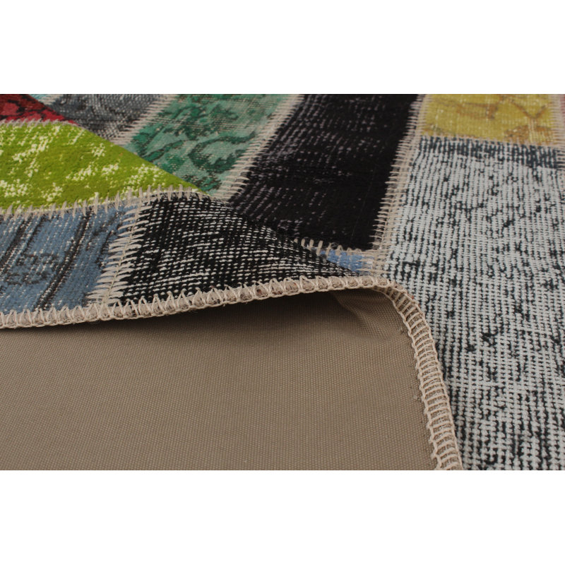 Tapis unique en laine noué à la main style patchwork vert / rouge / rose des années 2010 de 6 pi 9 po x 10 pi 2 po Banjabaru