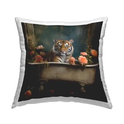 Coussin décoratif Tiger in Antique Tub par Lazar Studio