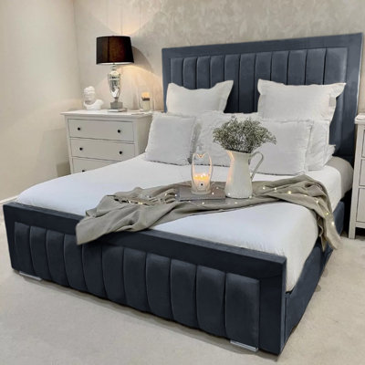 Alondrea Upholstered Panel Bed 