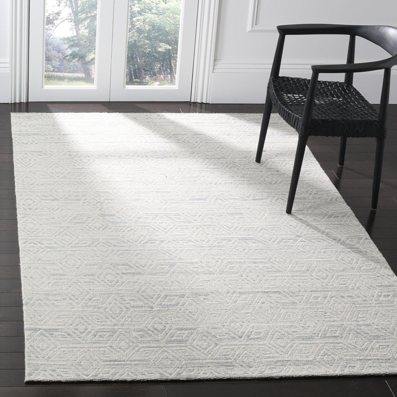 Ivory and Light Blue Hand-Tufted Wool Area Rug, 5' x 8'