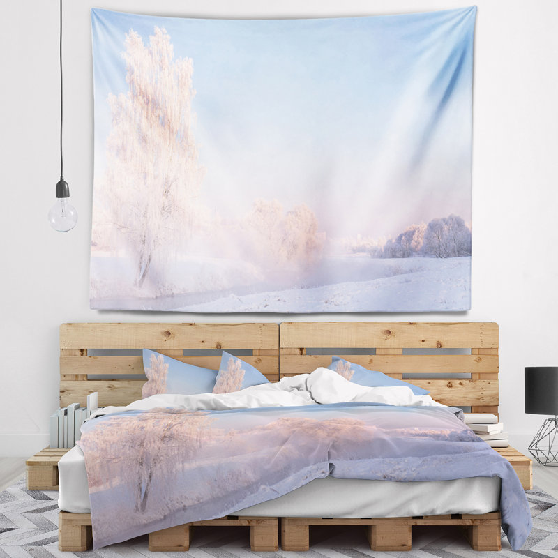Paysage en cristal blanc avec tapisserie, H 78 po x l 92 po