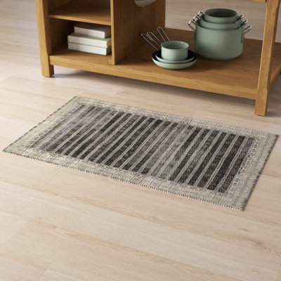 Tapis rayé gris anthracite et ivoire pour l'intérieur et l'extérieur Boden