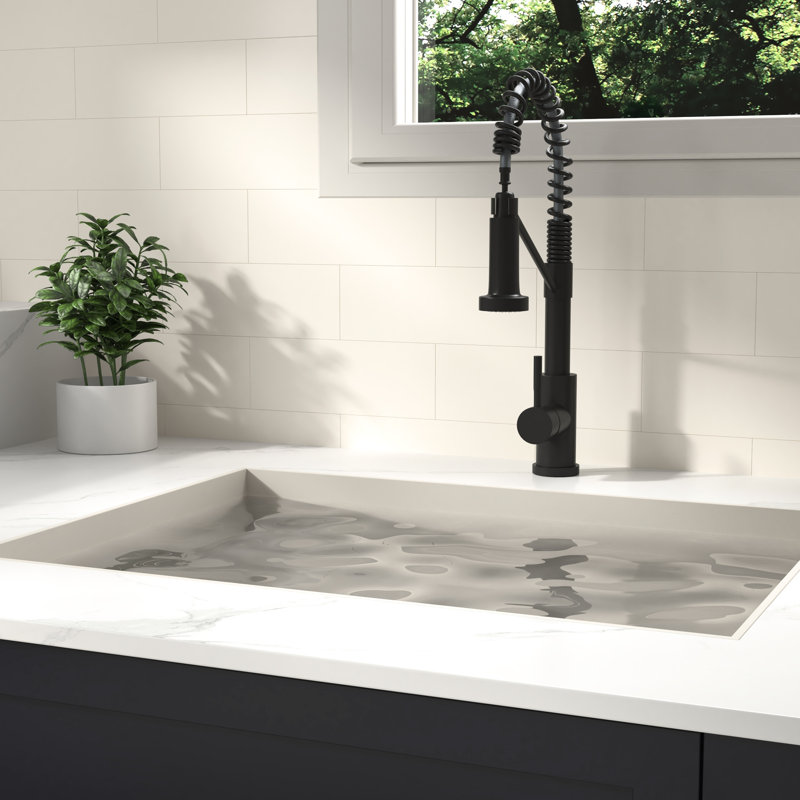 Robinet de cuisine moderne noir de 48 cm (19 po) - Poignée unique, acier inoxydable 304 pour une durabilité et un style optimaux. Fonctionnement pratique dans la salle de bain.