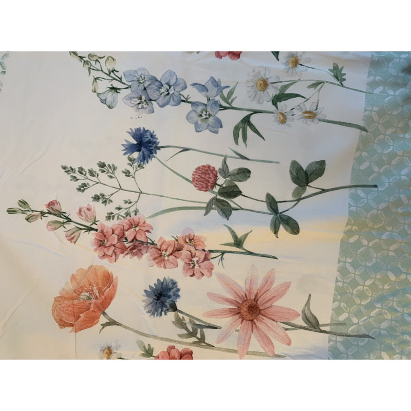Nappe Halida à motif floral et fleurs sauvages dans les tons de rose et de bleu avec bordure géométrique vert clair