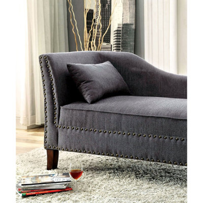 Banc de style transitionnel gris avec décor clouté et coussin, pour salon, l 61 po x P 25 po x H 31 1/2 po, 1 pièce, méridienne en tissu Mid-Century revêtue de tissu semblable à du lin, garniture incluse