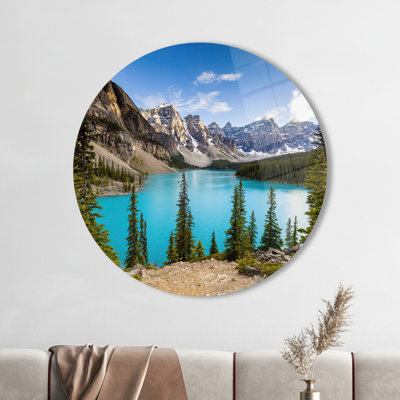 Superbe art mural en verre mettant en vedette un paysage naturel du lac Moraine à Banff, en Alberta, idéal pour rehausser votre décor avec une touche de beauté naturelle