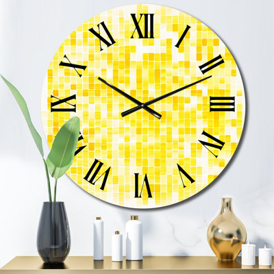 Horloge murale jaune en métal I