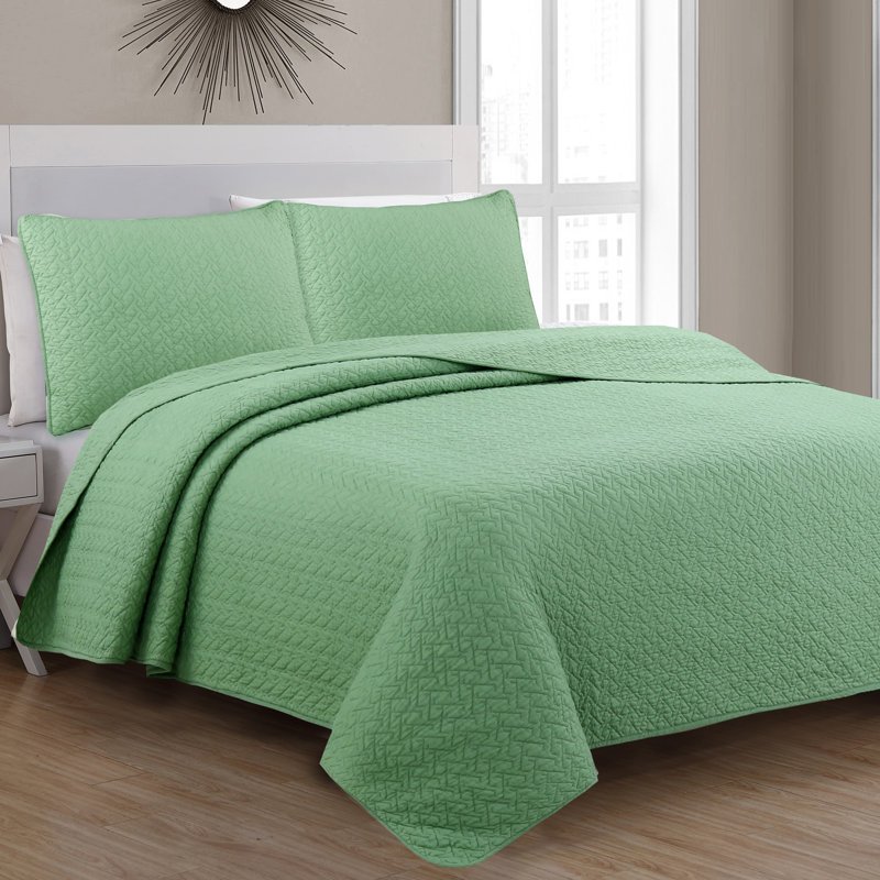 Estate Collection Modern & Contemporary Quilt, King Quilt + 2 King Shams, Basil