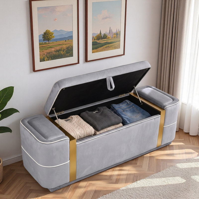 Banc ottoman moderne rembourré avec compartiment de rangement dissimulé, couvercle rabattable et bandes décoratives en métal doré