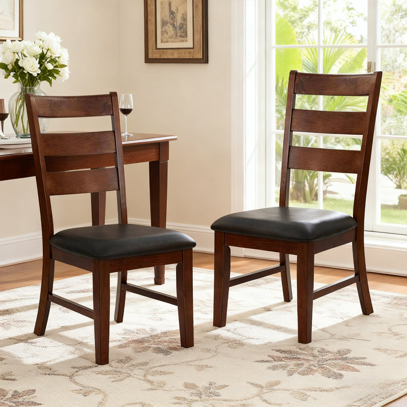 Chaise en bois d'hévéa classique avec coussin en cuir - assise robuste et confortable