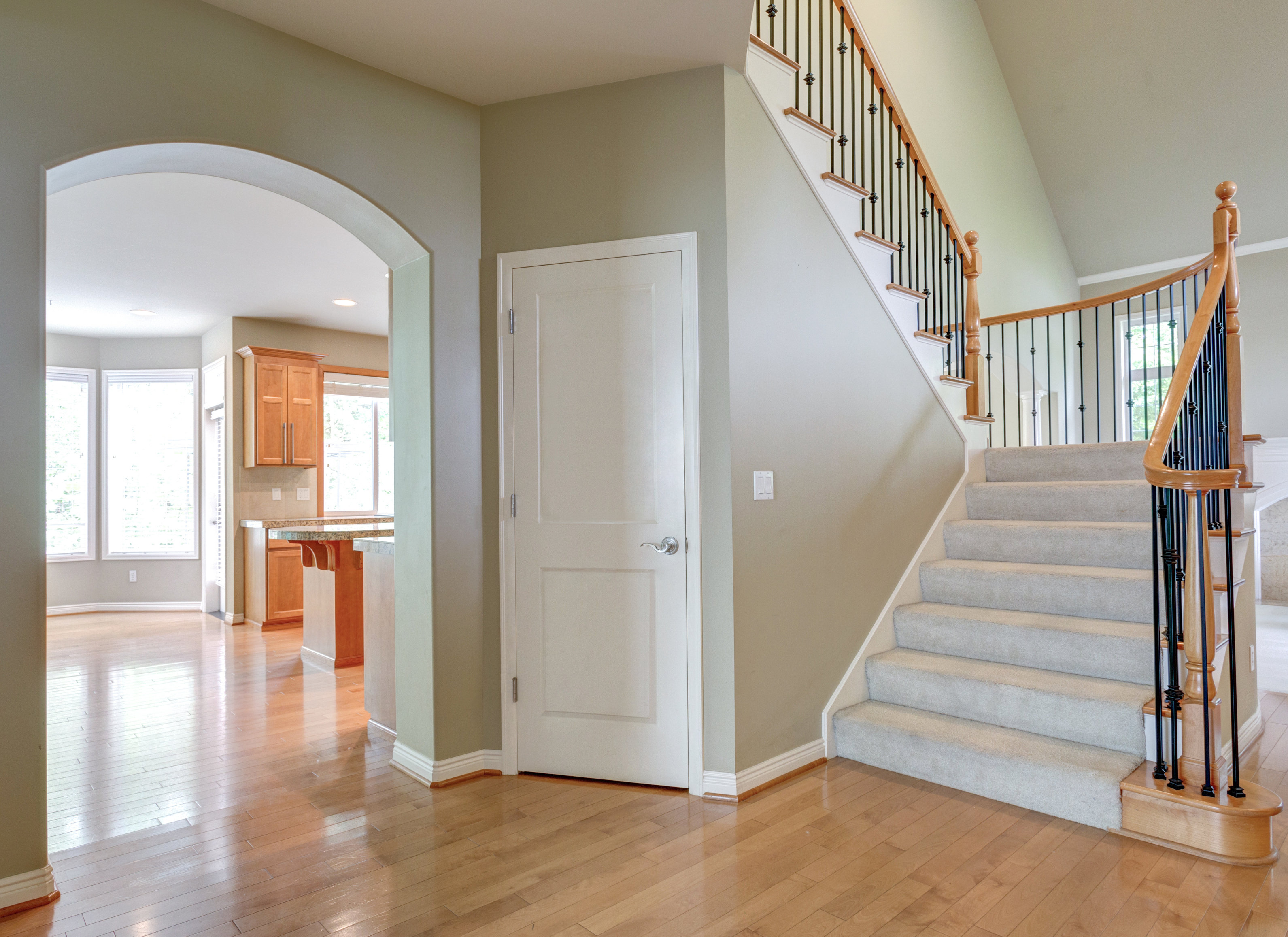 RESO Paneled Manufactured Wood Solid Manufactured Wood White Gauss