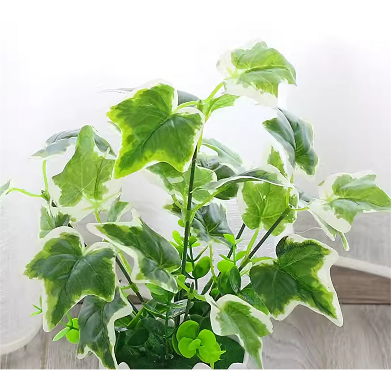Décoration de table de petite plante verte simulée