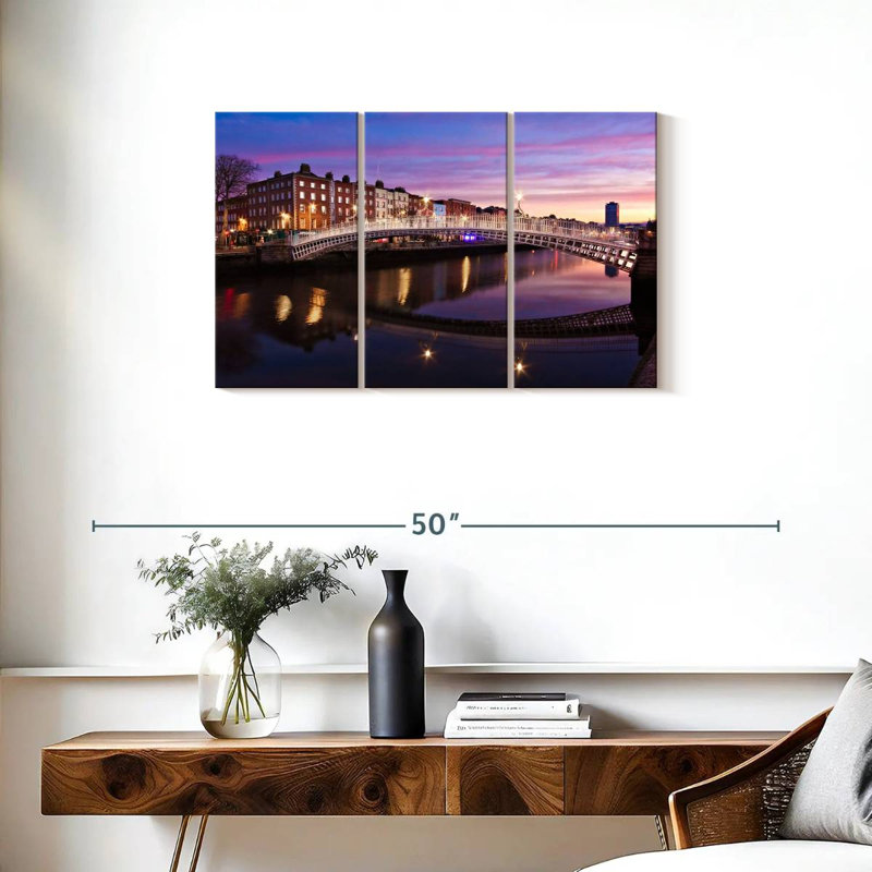Lilie Ha'Penny Bridge la nuit, H 20 po x l 33 po