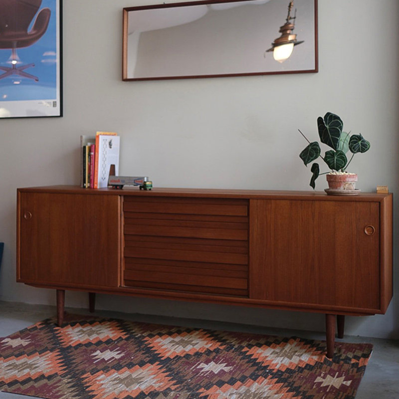 Buffet de style européen rétro minimaliste