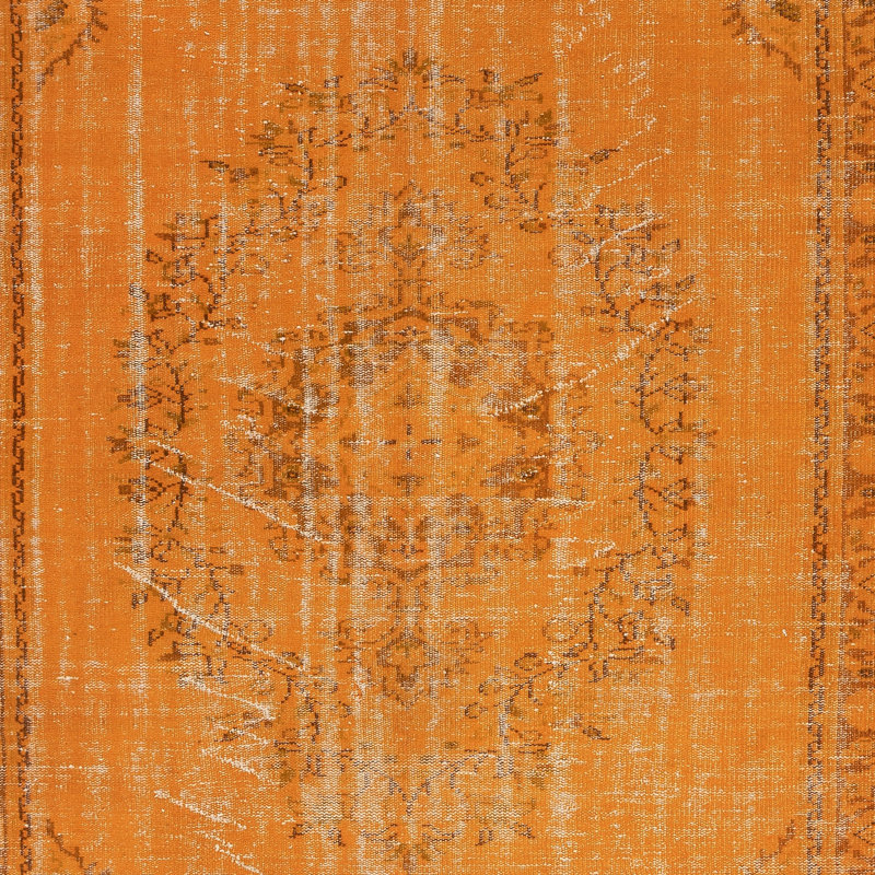 Tapis rétro en laine rouge 5,7 x 9 pi pour intérieurs modernes. Noué et tissé à la main en Turquie