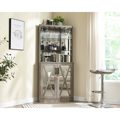 Bar d'angle avec panneaux en miroir