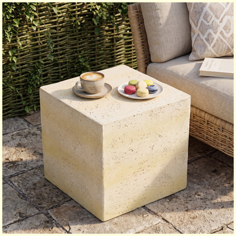 Table d'appoint carrée MGO brun clair clair, table d'appoint texturée en faux travertin, pré-assemblée, capacité de charge de 80 lb, tabouret multi-usage intérieur / extérieur