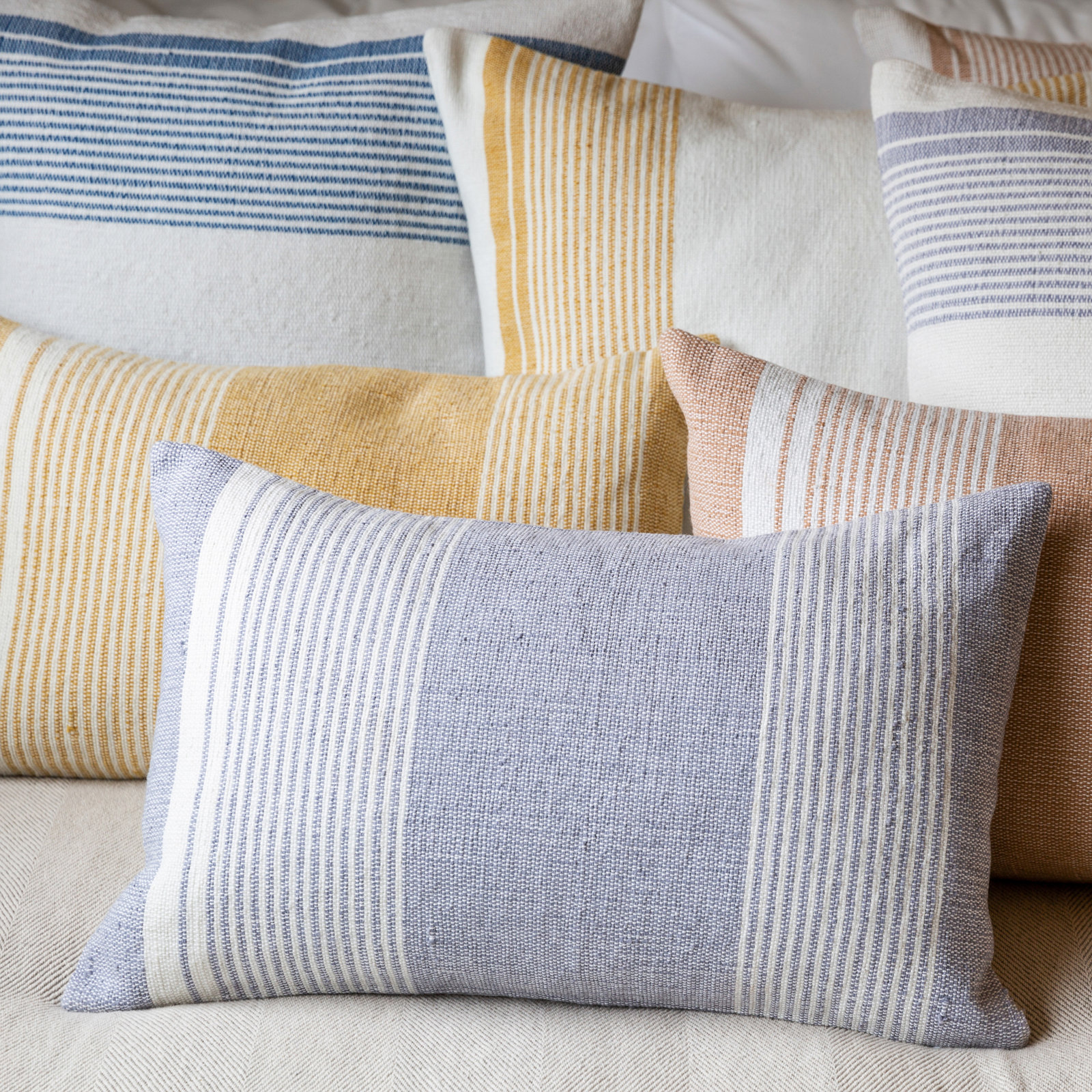 Samsa 13" x 21" Pillow Cover, Blue/Ivory, Polyfill