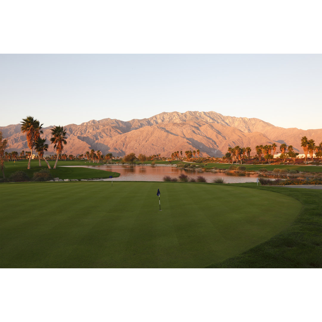 Sunrise Desert Landscape Of A Golf Course von Constantgardener - Kunstdrucke ohne Rahmen auf Leinwand