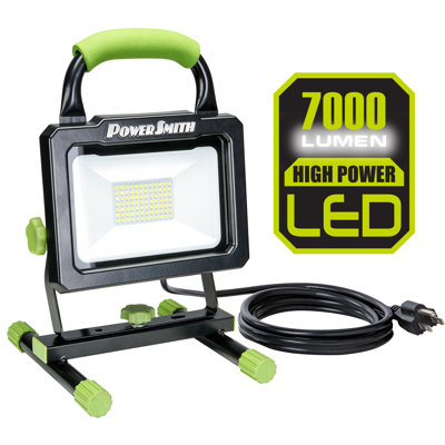 Lampe de travail portative à DEL 7 000 lumens avec support en métal et boîtier PowerSmith, interrupteur marche / arrêt scellé