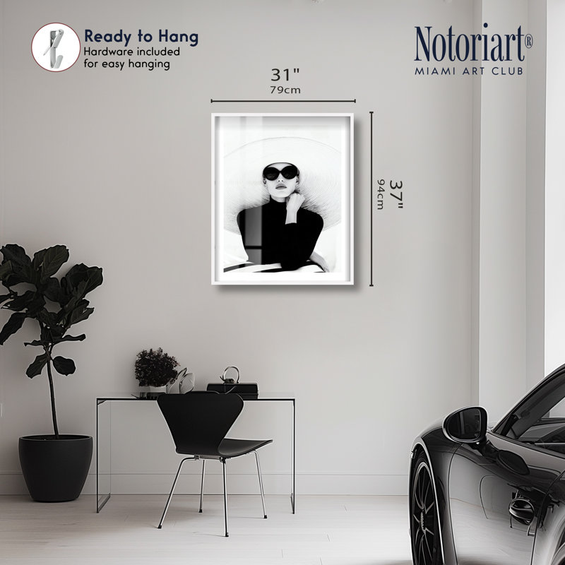 «Hat of Mystery Shadowbox Print», art mural par Notoriart, cadre blanc, 30 x 36, H 37 po x l 31 po, Cadre blanc
