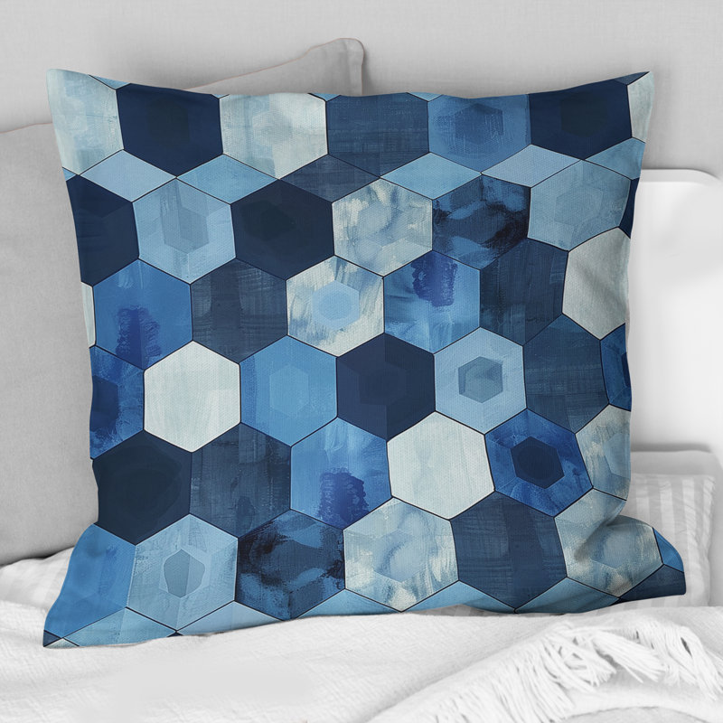 Imprimé hexagonal bleu et blanc III - Coussin moderne, H 18 po x l 18 po