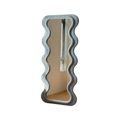 Miroirs pleine grandeur en bois manufacturé de forme libre
